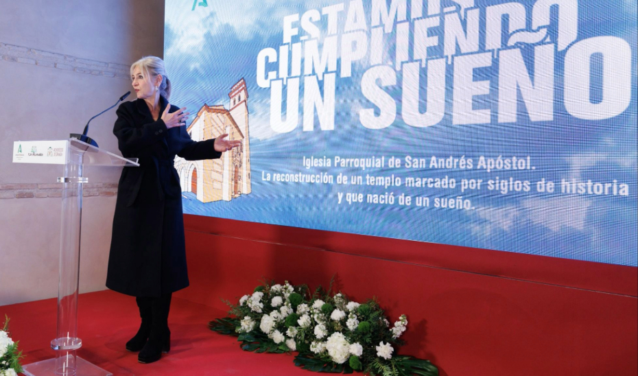 La consejera de Cultura y Deporte, Patricia del Pozo, durante su intervención, en su visita a la iglesia de San Andrés de Granada.